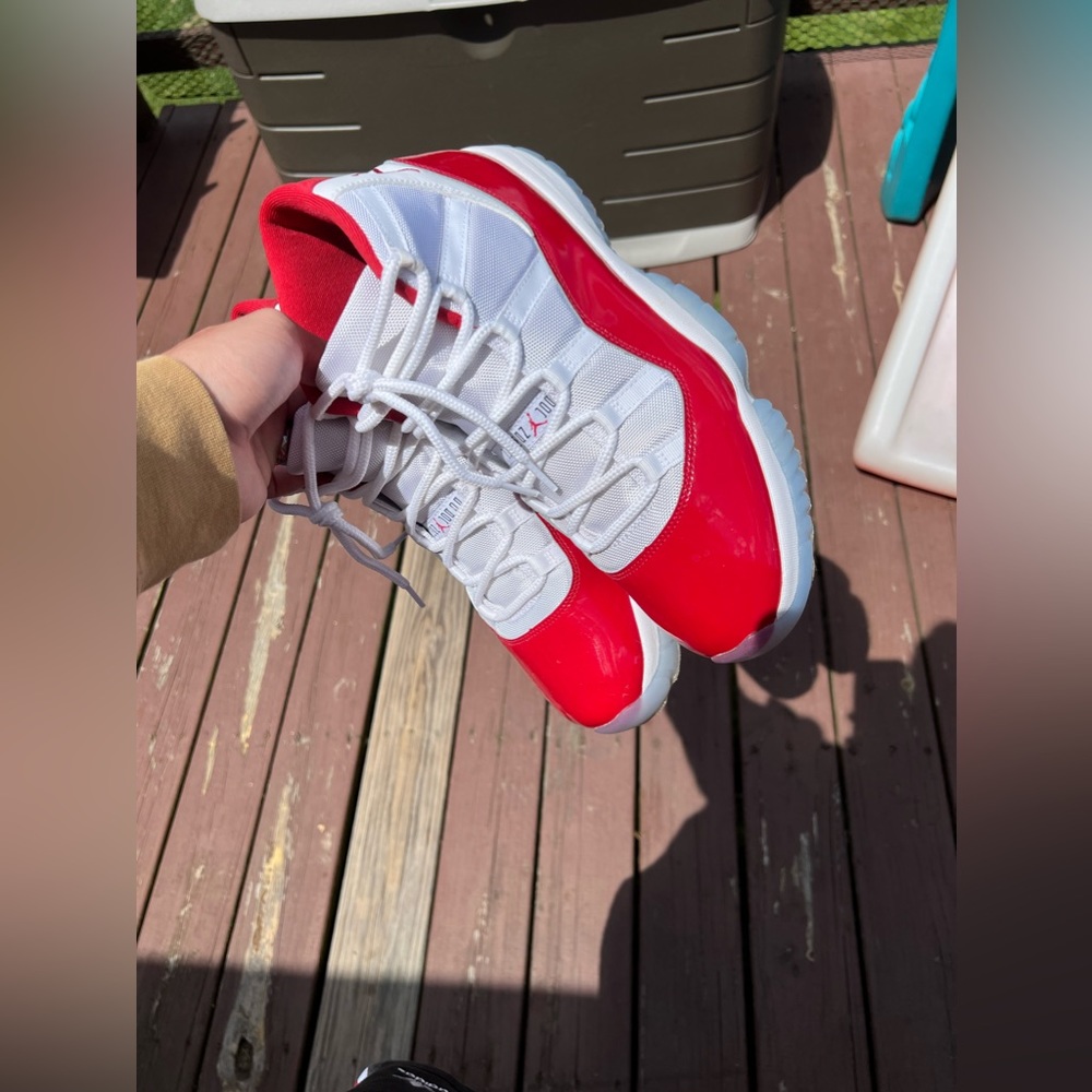 Men’s Jordan 11 Retro “Cherry” 🍒